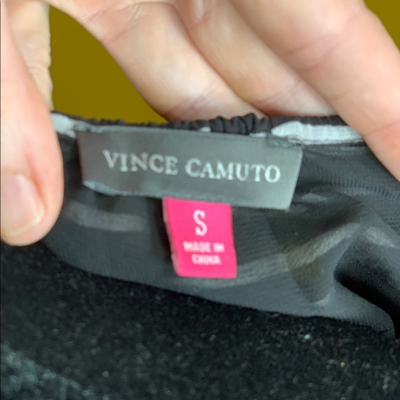 💥2 for $20💥Vince Camuto sheer striped blouse 🔥 - Picture 3 of 3